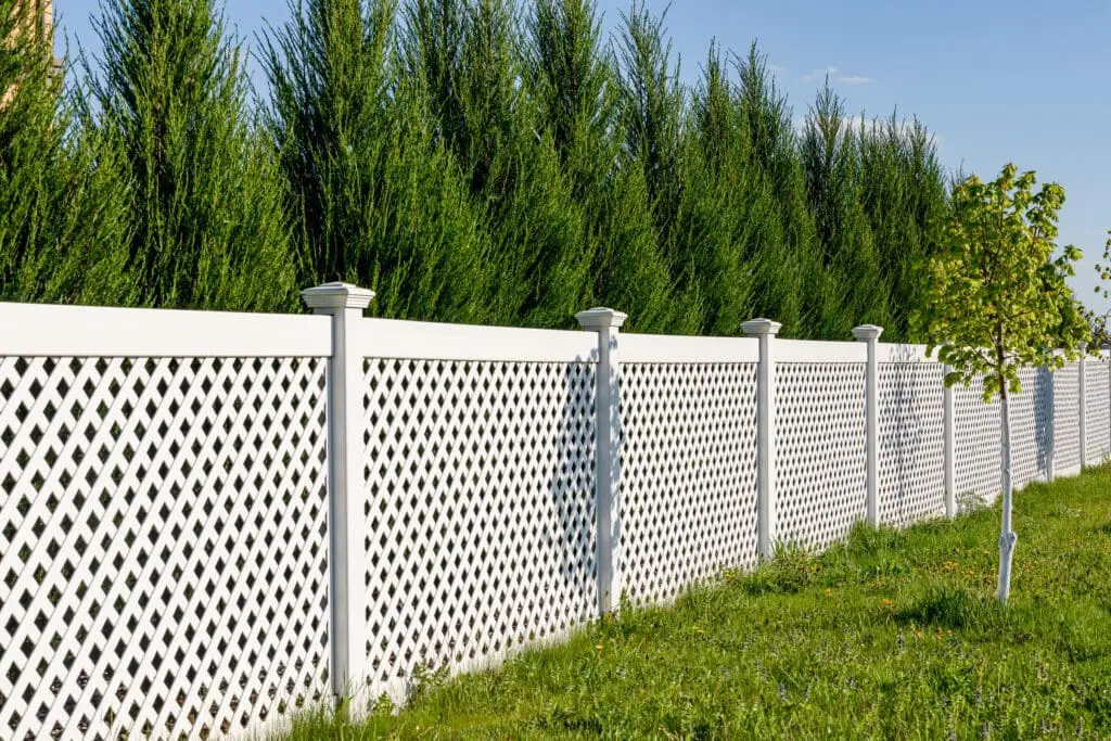 vinyl fence in indianapolis backyard