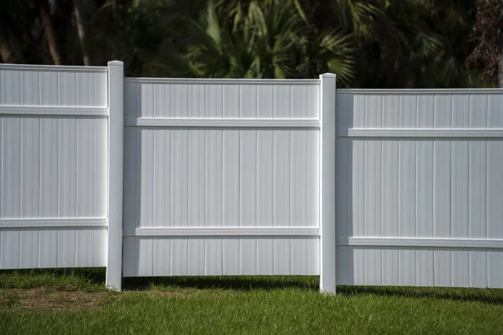 Vinyl commercial fence