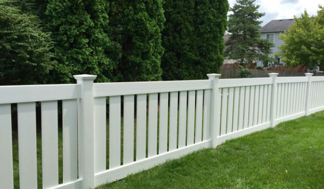 White vinyl fence in indianapolis backyard