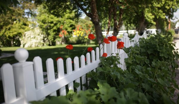 Traditional Picket Fence Ideas for Your Indiana Home